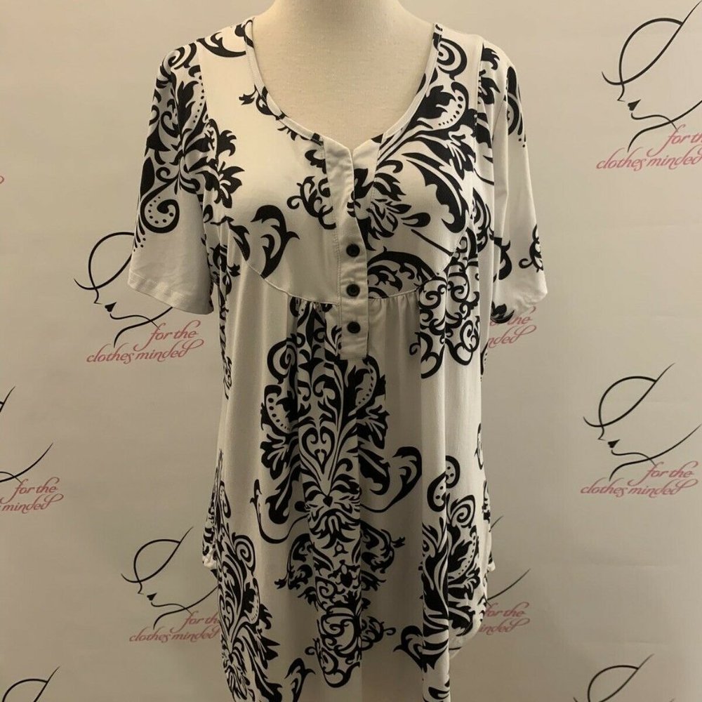 Halife. Plus Size 2XL. Bust 44". Soft and Comfy Black and White Tunic. B24